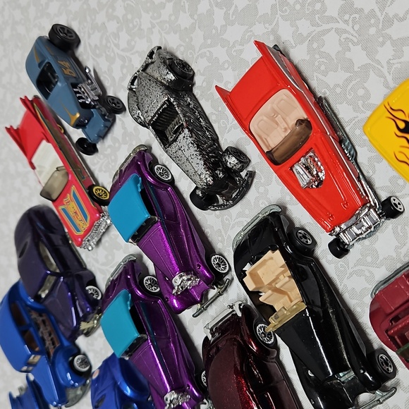 Hot Wheels Mostly Older 40 Car Lot - Picture 7 of 16